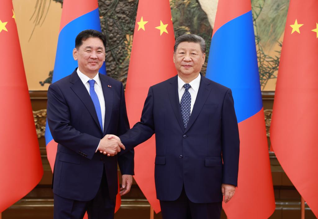 Xi reúne-se com presidente da Mongólia Ukhnaa Khurelsukh