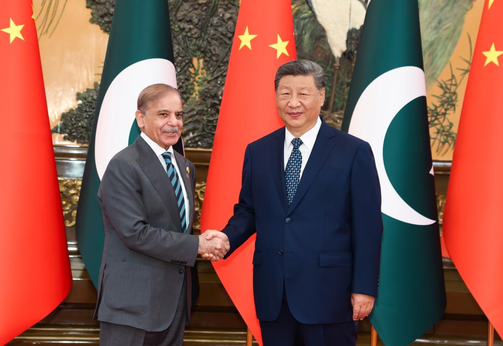 Xi se encontra com primeiro-ministro paquistanês