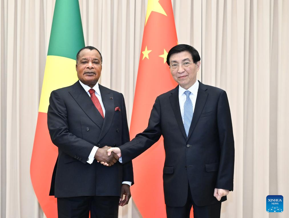 Mais alto conselheiro político da China se reúne com presidente da República do Congo