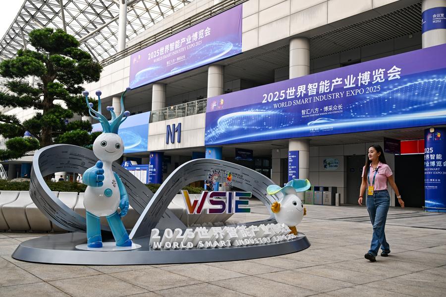 (Multimídia) Exposição mundial no sudoeste da China apresenta inovações de robôs a drones de entrega