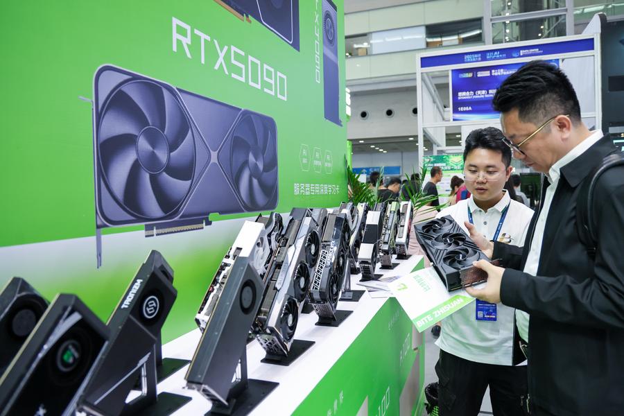 (Multimídia) China divulga plano de ação para impulsionar crescimento da fabricação de informática