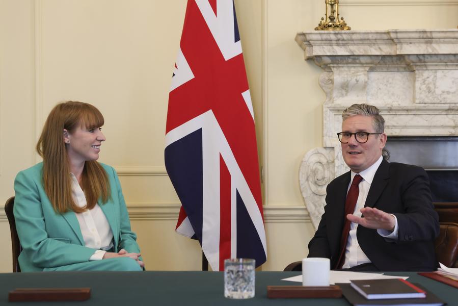 Partido Trabalhista Britânico enfrenta teste de integridade após renúncia de vice-primeira-ministra por escândalo tributário