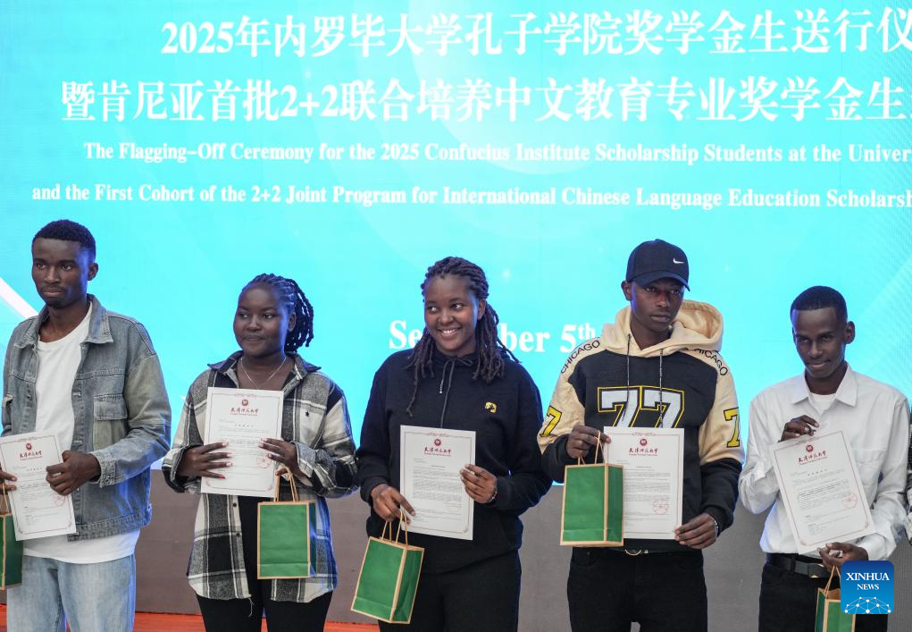 Quênia envia estudantes para estudos avançados de mandarim na China