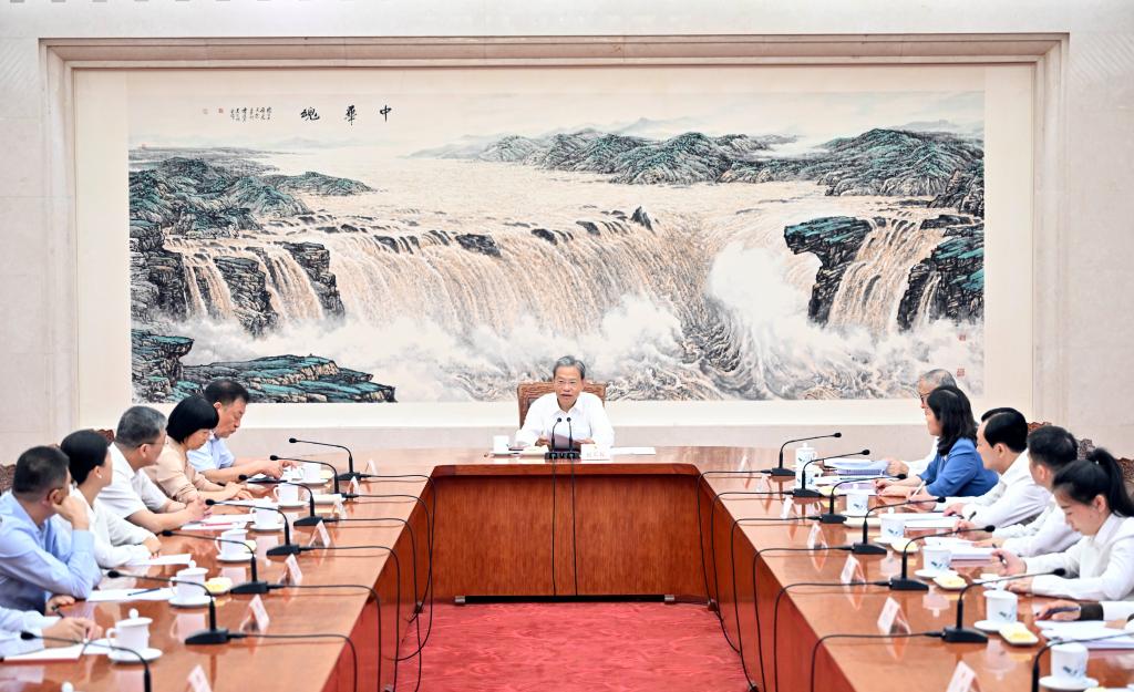 Chefe do Legislativo chinês pede aos legisladores que contribuam com sugestões sobre código ambiental