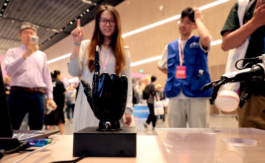 (Multimídia) Shanghai pretende reunir mil empresas de IA