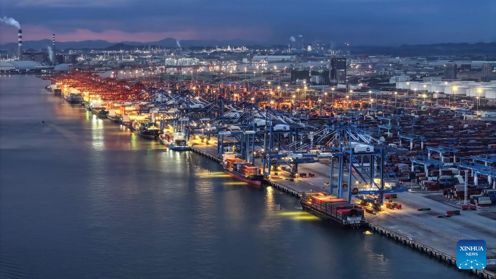 Paisagem do Porto de Qinzhou, em Guangxi