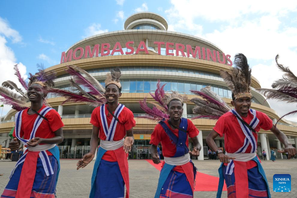 Quênia inaugura serviço ferroviário suburbano para facilitar mobilidade na cidade portuária de Mombasa