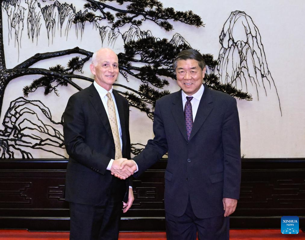 Vice-premiê chinês pede relações comerciais estáveis, sólidas e sustentáveis entre China e EUA