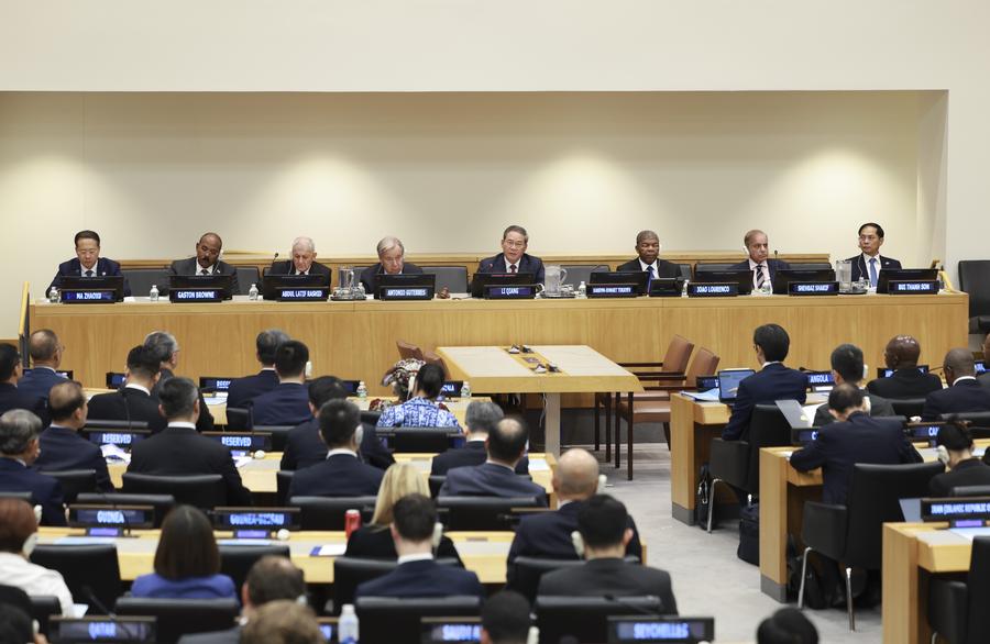 (Multimídia) China está disposta a trabalhar com todas as partes para implementar Iniciativa de Desenvolvimento Global, diz premiê