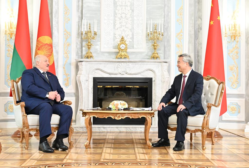 Alto funcionário do PCCh faz visita oficial de boa vontade a Belarus