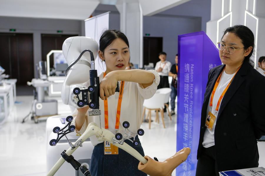 (Multimídia) China divulga medidas para impulsionar exportações de serviços