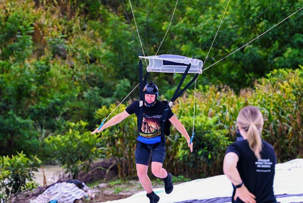 (Multimídia) Pontes mais altas do mundo na China atraem entusiastas de esportes radicais