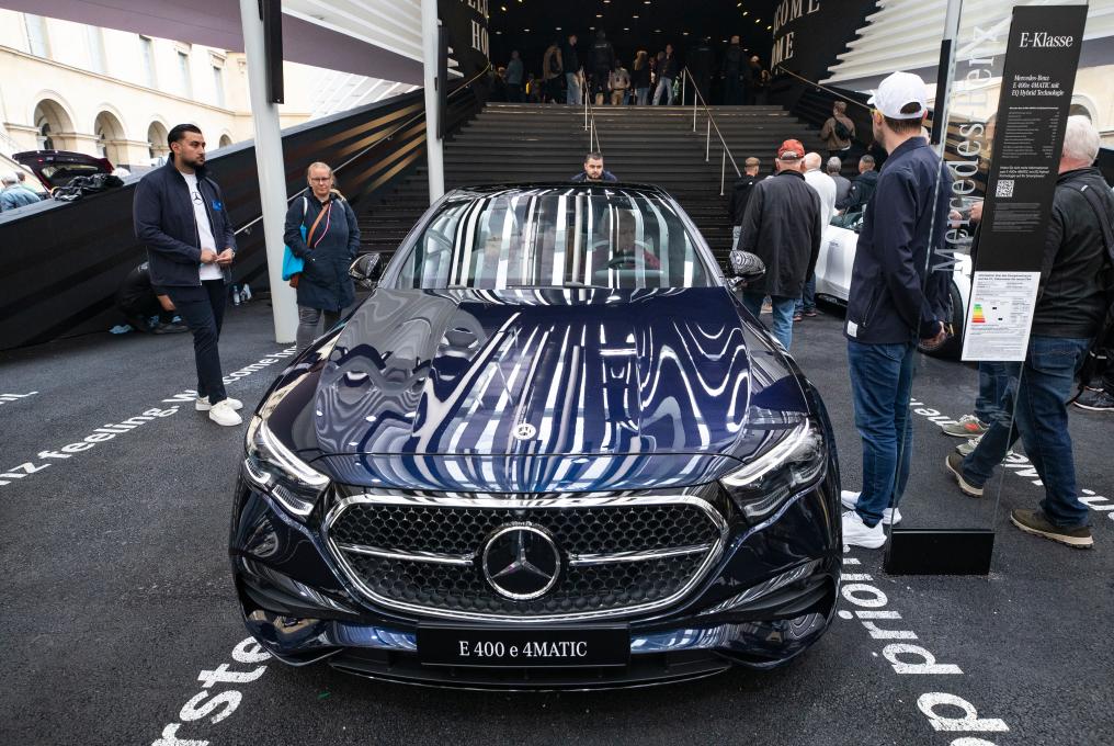 Observatório Econômico: Indústria automobilística europeia está dividida sobre transição para veículos elétricos