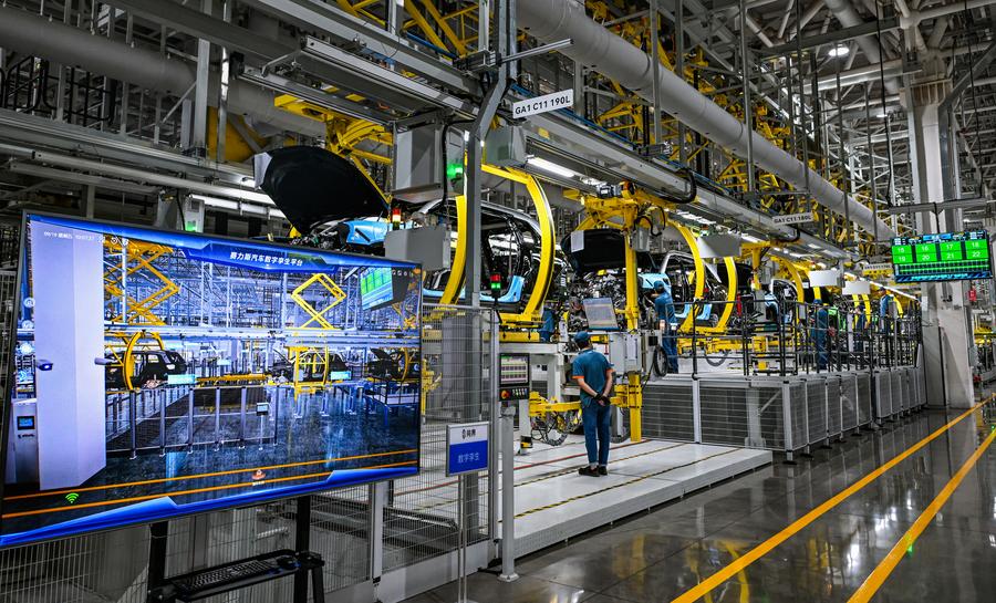 (Multimídia) Observatório Econômico: Lucros industriais da China voltam a crescer nos primeiros oito meses