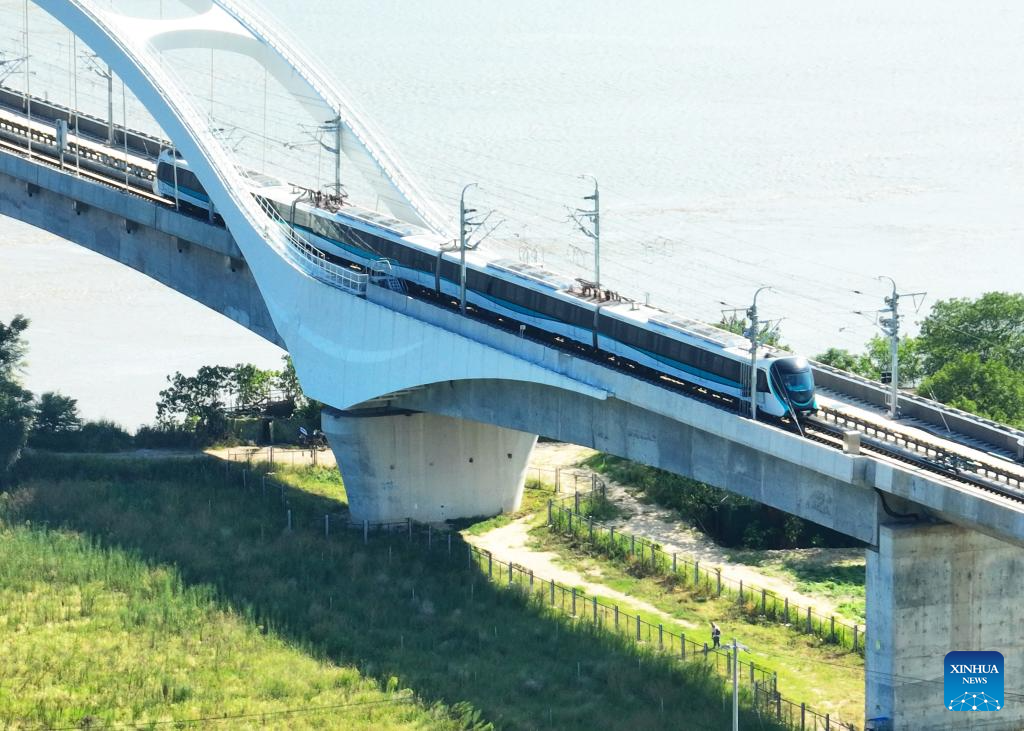 Linha Expressa Binhai do Metrô de Fuzhou entra em operação em Fujian, sudeste da China