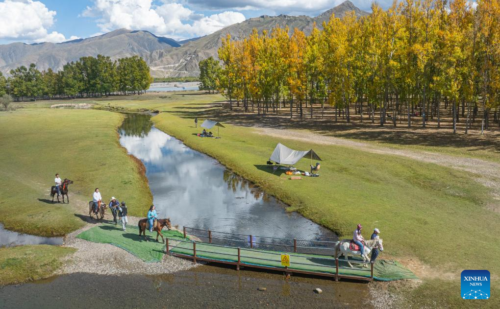 Festival tibetano "Lingka" injeta nova vitalidade no turismo cultural em Xizang