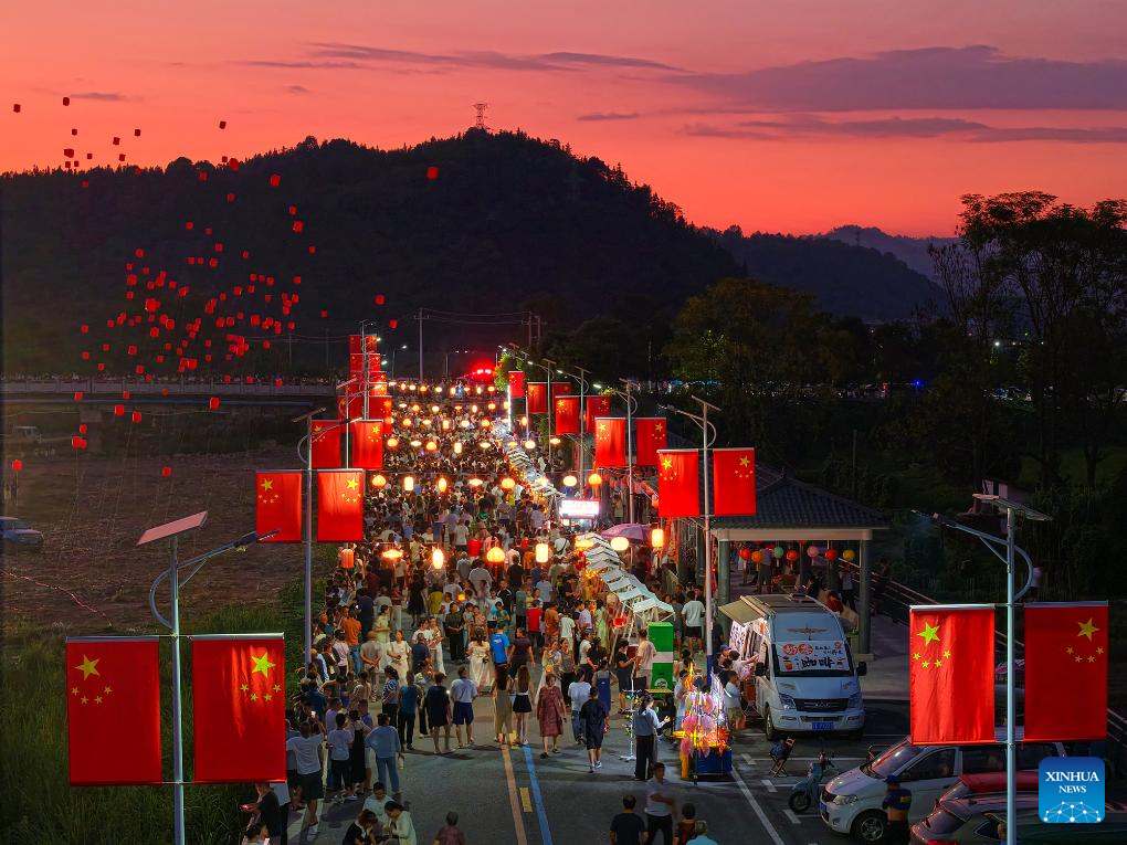 Com aproximação do fim do feriadão, entusiasmo por viagens continua estável na China