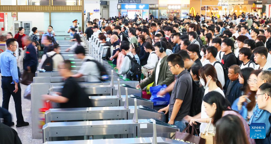 China registra aumento significativo de viagens de retorno com fim do feriado do Dia Nacional