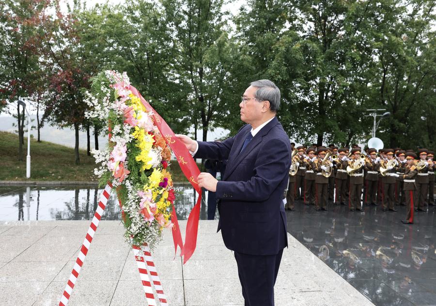 (Multimídia) Premiê chinês presta homenagem aos mártires do Exército dos Voluntários do Povo Chinês na RPDC