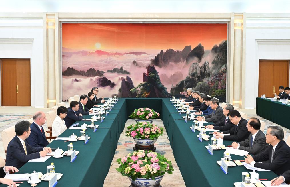 Vice-premiê chinês incentiva empresas multinacionais a expandir investimentos na China