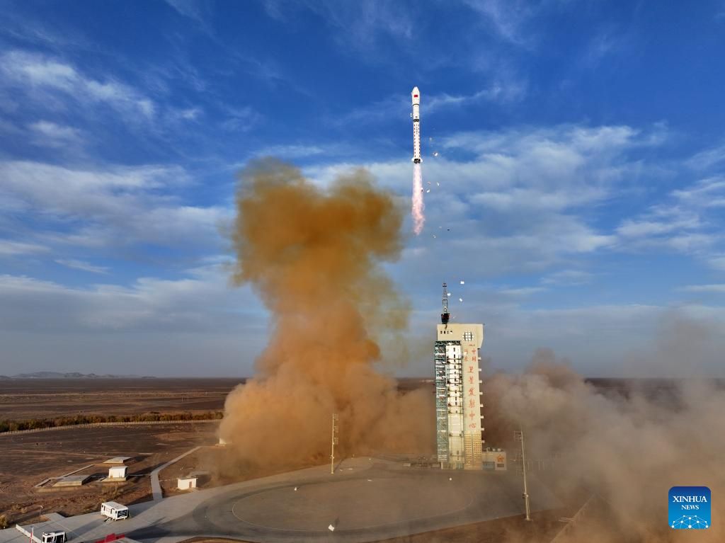 China lança com sucesso novo satélite de teste