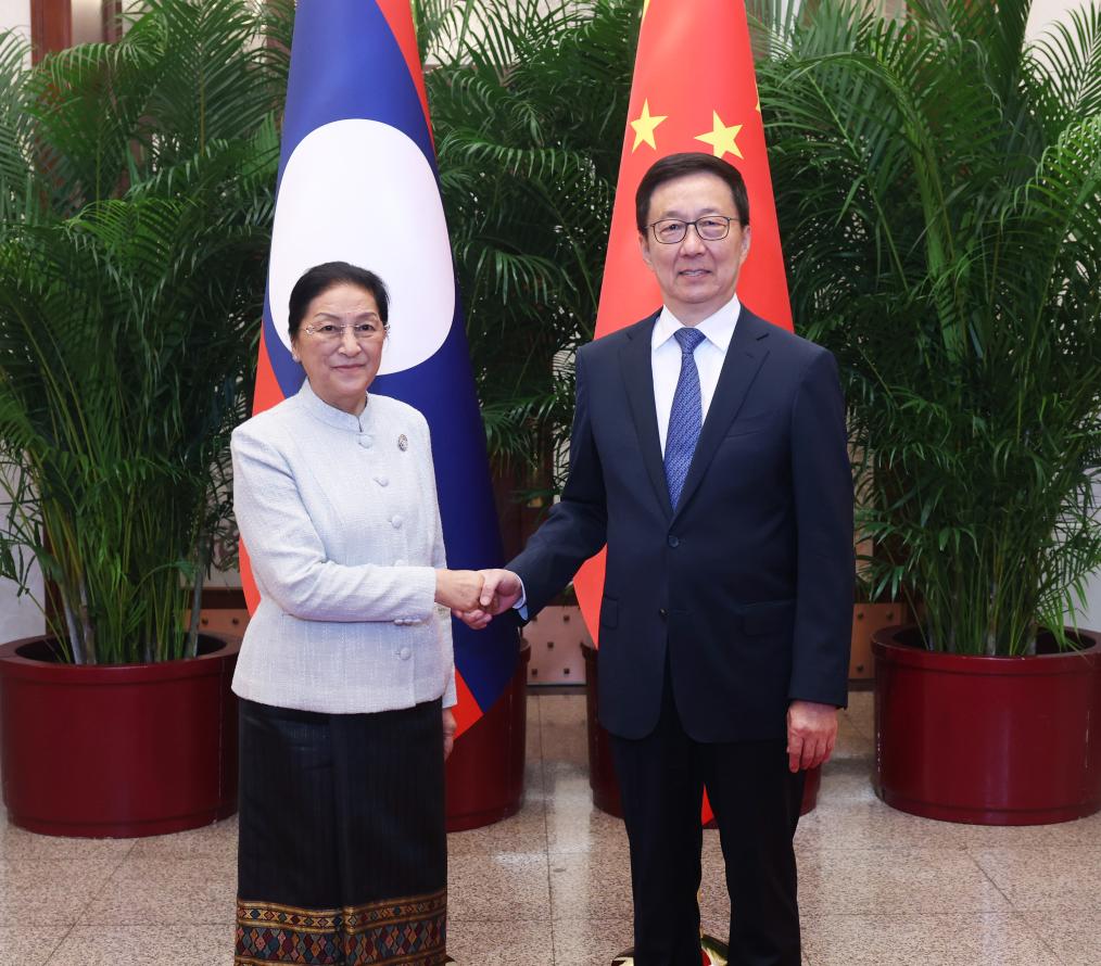 Vice-presidente chinês se reúne com sua homóloga do Laos