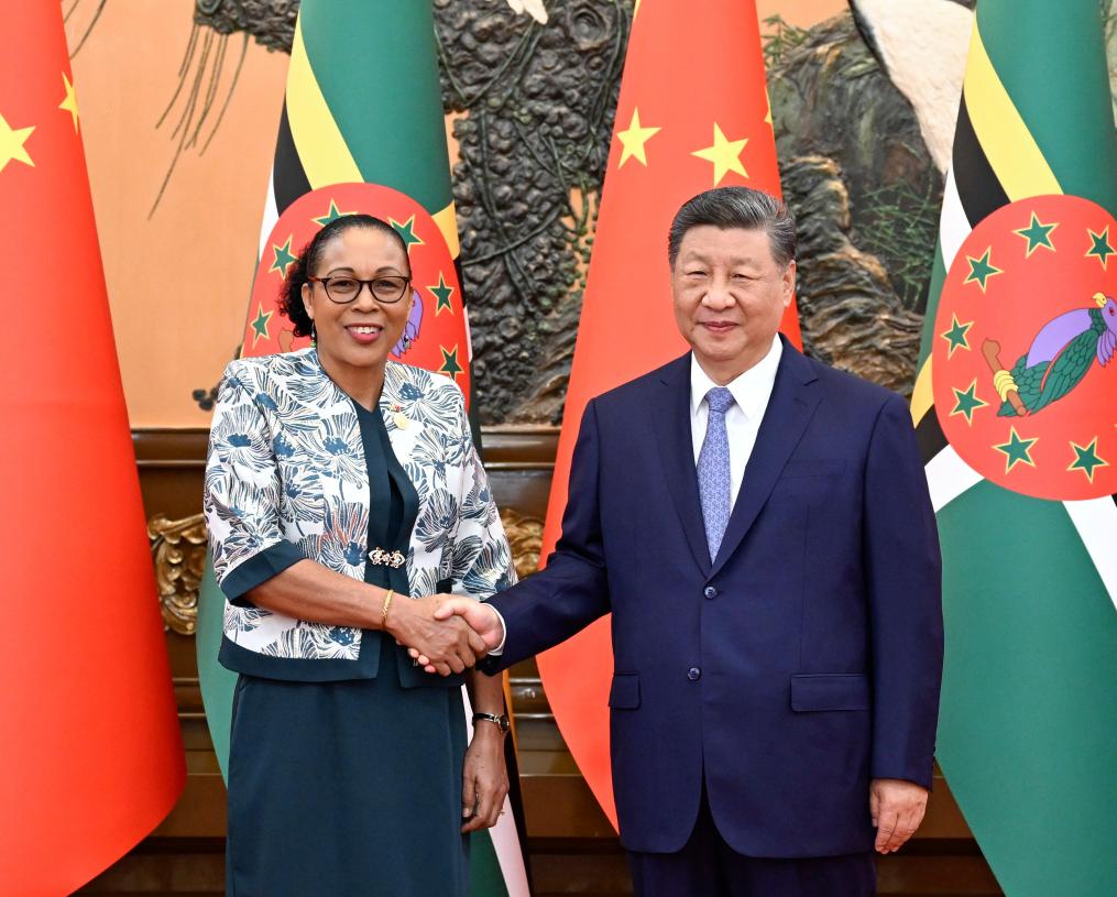 Xi reúne-se com presidente da Dominica