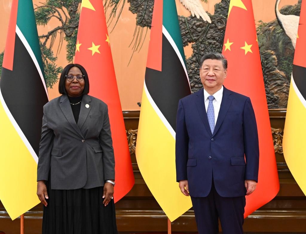 Xi reúne-se com primeira-ministra moçambicana