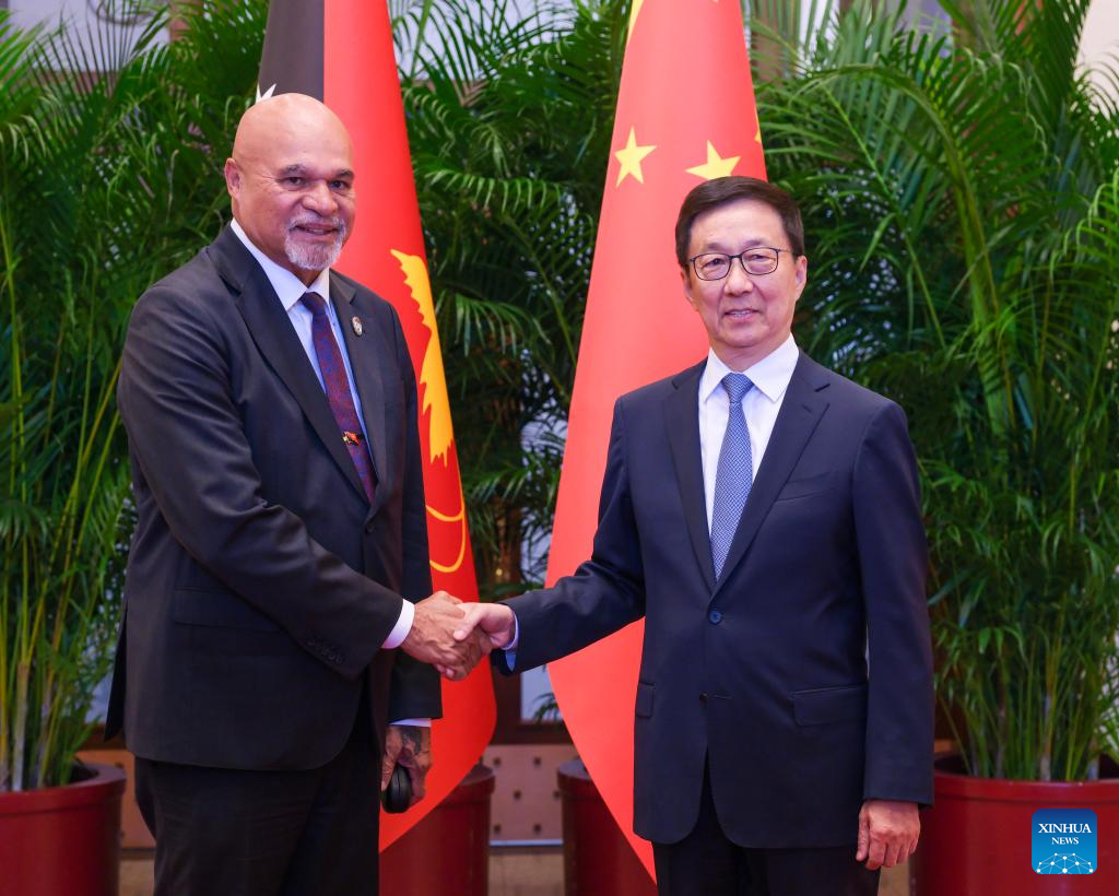 Vice-presidente chinês reúne-se com vice-premiê de Papua-Nova Guiné e vice-presidente da Bulgária