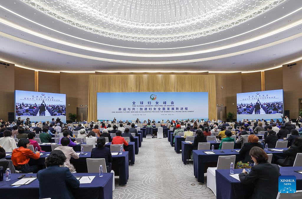 Realizada reunião plenária da Reunião de Líderes Globais sobre Mulheres em Beijing