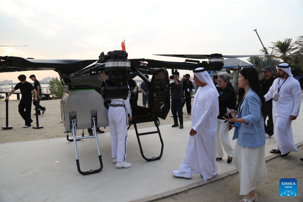 Veículo voador chinês realiza voo de demonstração nos Emirados Árabes Unidos