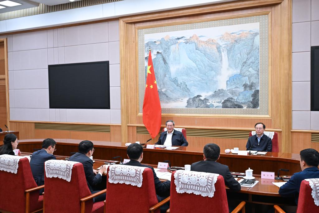 Primeiro-ministro chinês preside simpósio sobre situação econômica