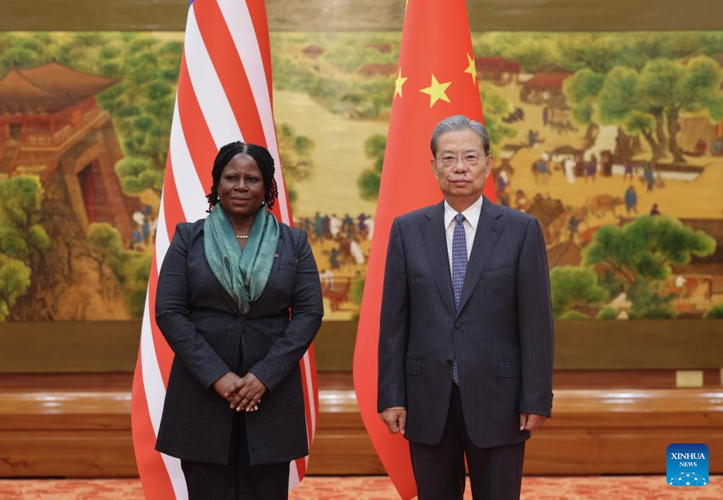 Principal legislador da China se encontra com presidente interina do Senado da Libéria