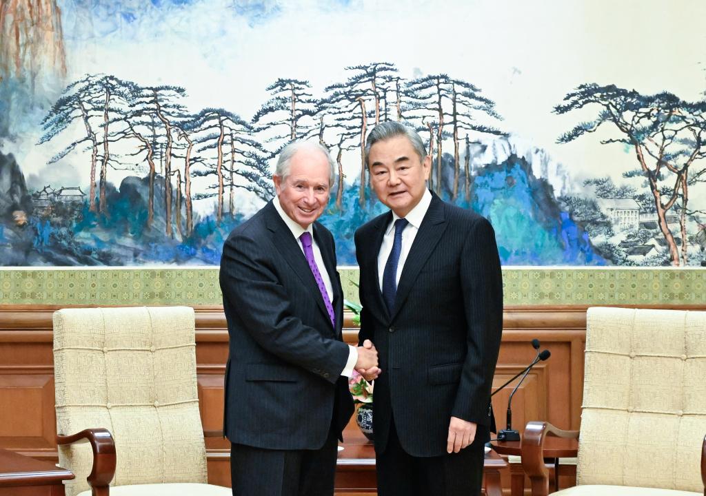 Principal diplomata chinês se reúne com presidente do Blackstone Group