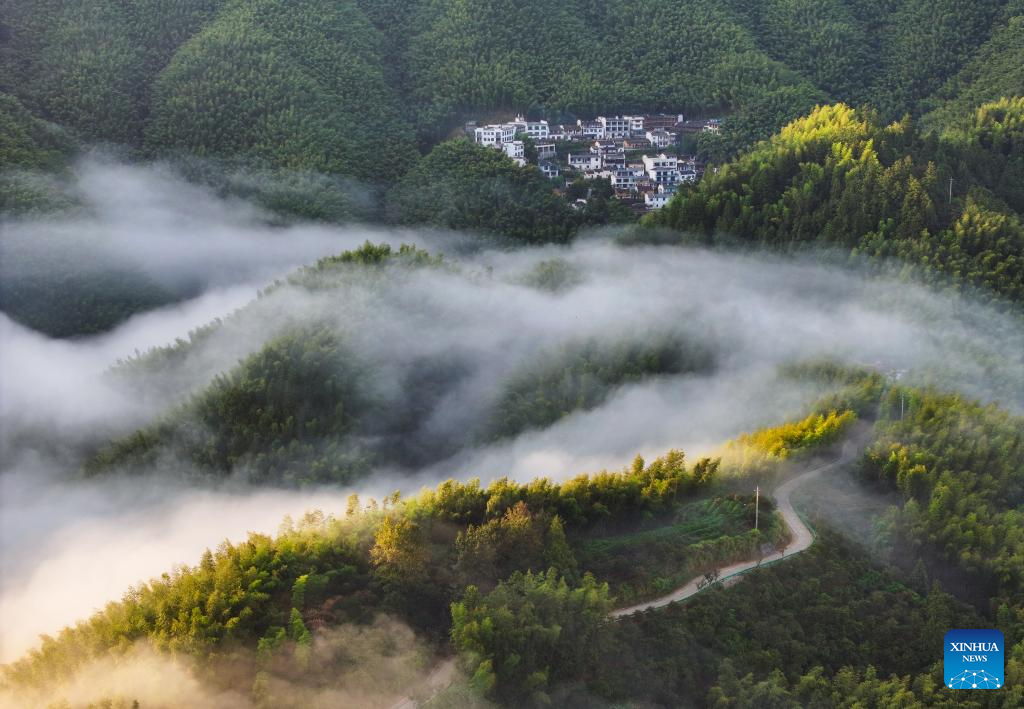 Imagens aéreas mostram belas paisagens do Distrito de Yixian, na Província de Anhui, leste da China
