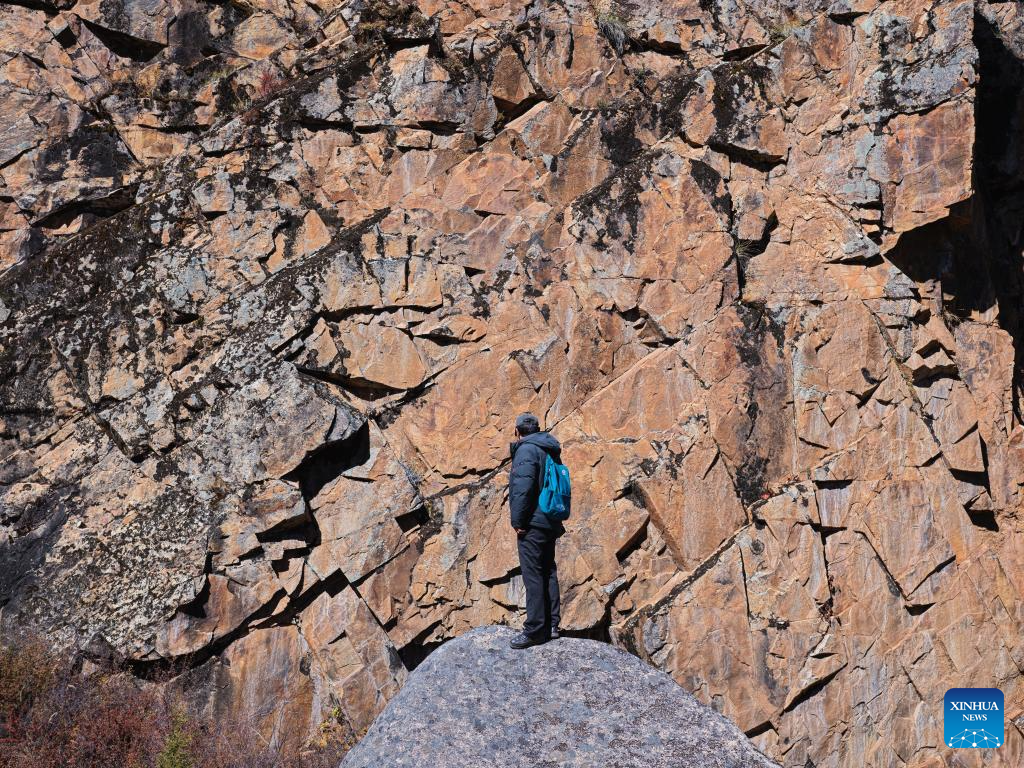 Fotos: pinturas rupestres de até 8.000 anos em Sichuan, no sudoeste da China