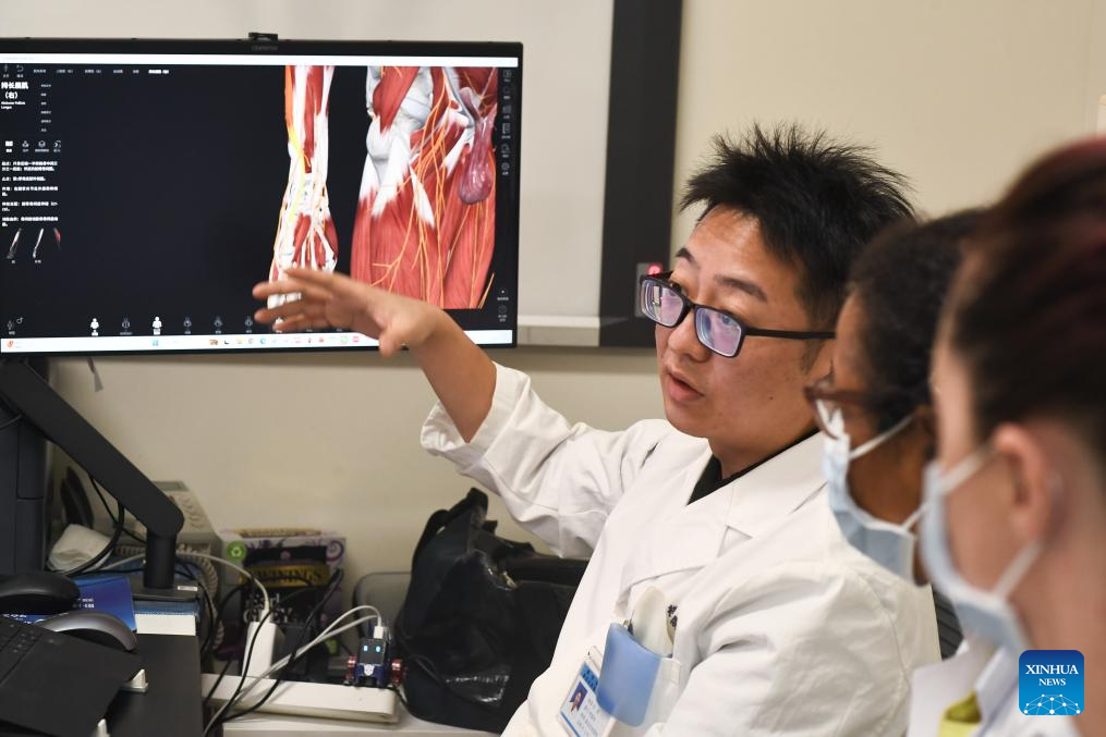 China promove aulas sobre MTC para celebrar Dia Mundial da Medicina Tradicional