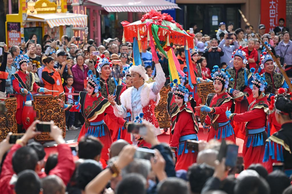 (Multimídia) Urumqi da China lança centro aeroportuário de serviços integrados para chegadas de estrangeiros