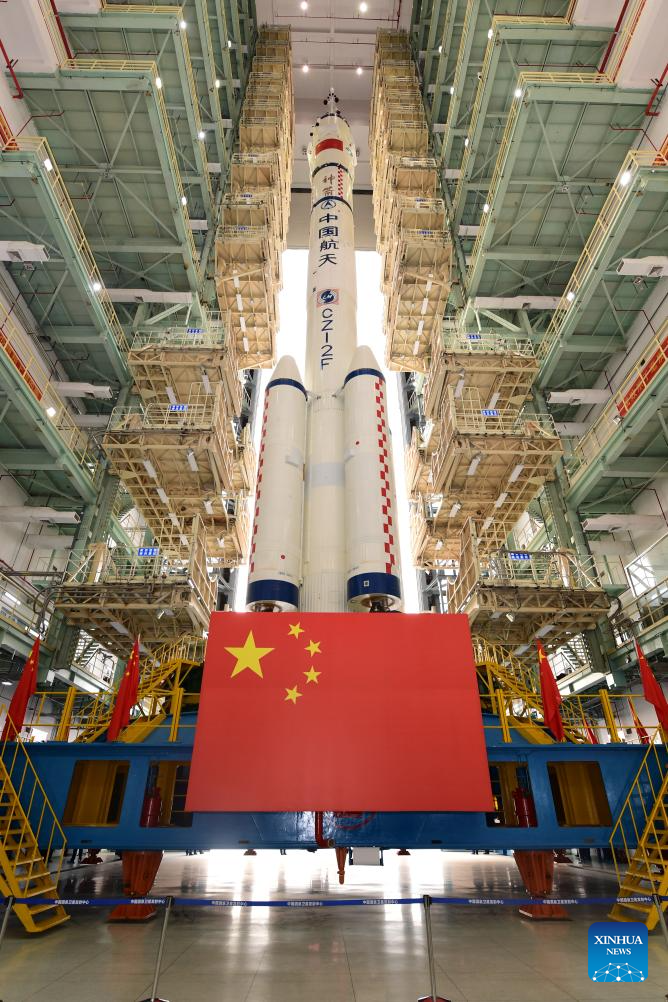 China se prepara para lançar nave espacial tripulada Shenzhou-21