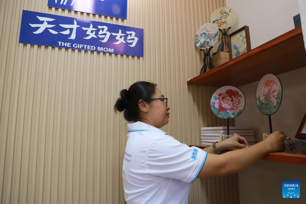 Destaque: “Oficina da Amizade Mãe Genial” cria oportunidades de desenvolvimento para mulheres laosianas