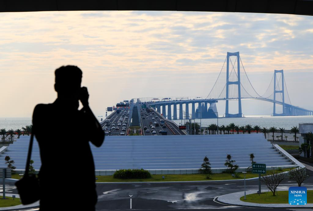 Ilha artificial ocidental da Ligação Shenzhen-Zhongshan inicia operação experimental para turismo em Guangdong