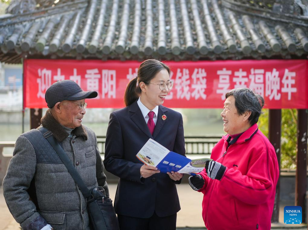 Chineses celebram o Festival Chongyang ao redor do país