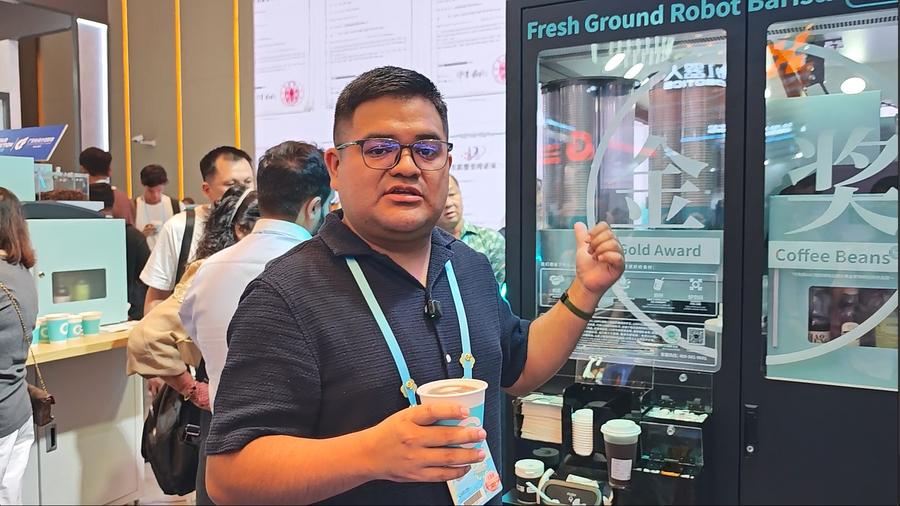 (Multimídia) Da Cajamarca a Guangzhou: Jovem empresário promove colaboração comercial China-Peru na Feira de Cantão