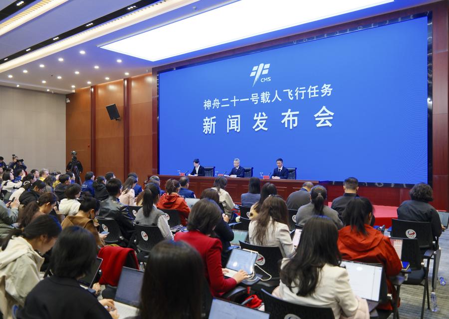 (Multimídia) China mira pouso tripulado na Lua até 2030 e define etapas de testes do programa lunar