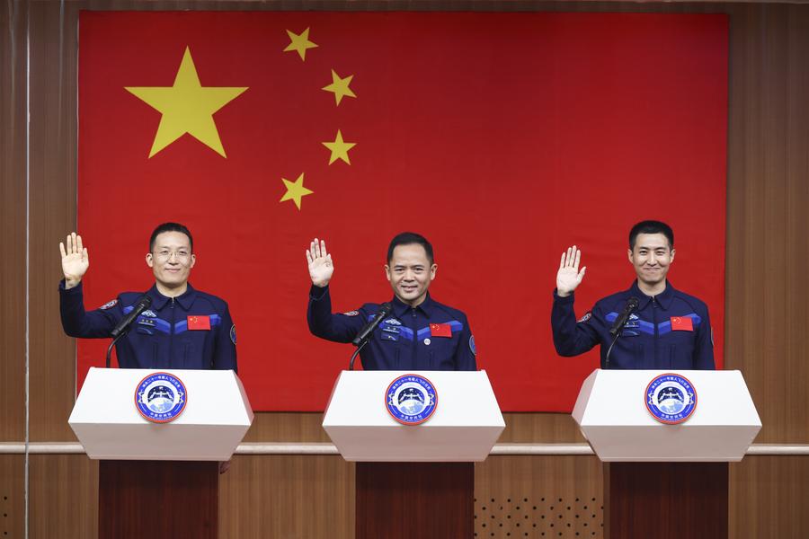 (Multimídia) Enfoque: China revela tripulação da Shenzhou-21 para experimentos científicos e tecnológicos espaciais mais diversificados