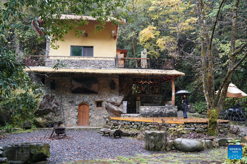 Distrito chinês de Zhenping aproveita recursos naturais para desenvolver setor de turismo de saúde