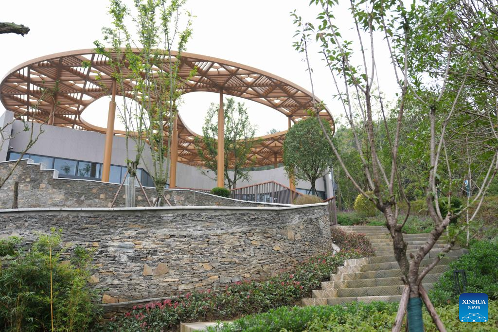 Nova base de conservação e centro de pesquisa para pandas gigantes entra em operação experimental em Sichuan, sudoeste da China