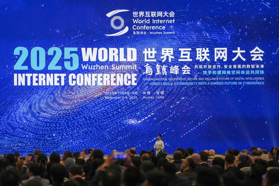 (Multimídia) Cúpula Wuzhen da Conferência Mundial da Internet 2025 é inaugurada no leste da China
