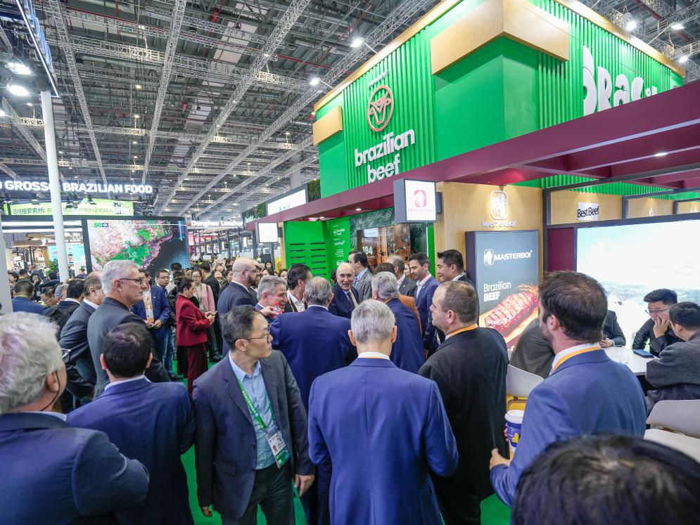 (CIIE) (Multimídia) Maior delegação brasileira de exportadores de carne bovina explora mercado chinês em Shanghai