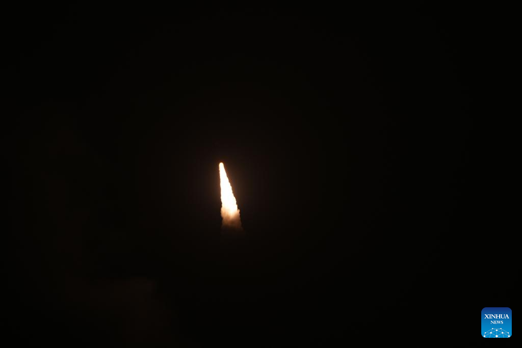 China lança com sucesso novos satélites de teste